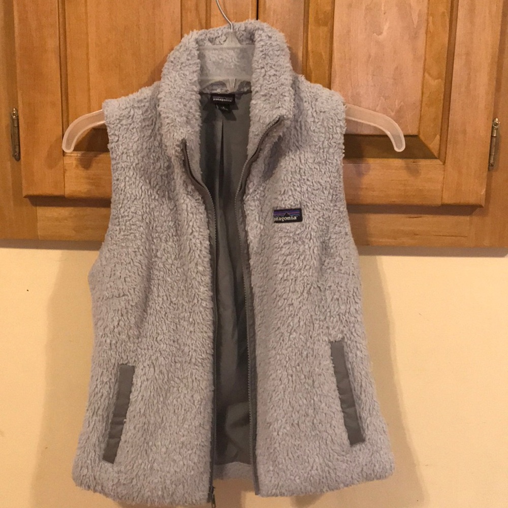 🛑 SOLD 🛑🛑Gray fur Patagonia size small